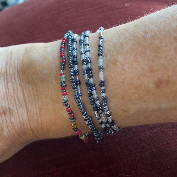 6 Stackable Bracelets - Picture 2 of 3
